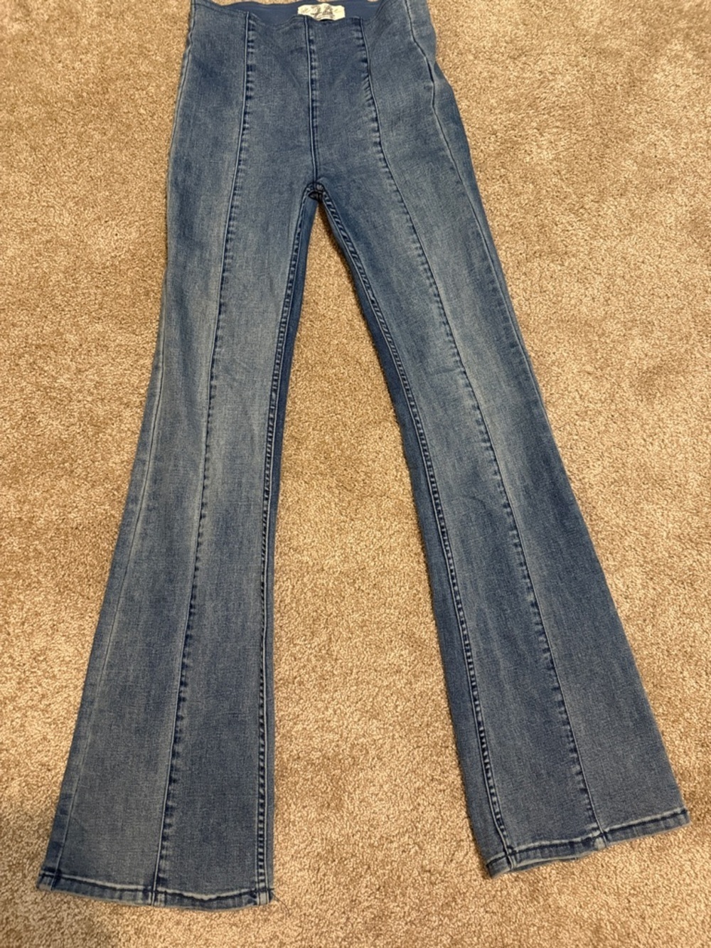 We The Free People Women's High-Rise Flare Jeans in Medium Blue Wash 24. B2 - Picture 1 of 6